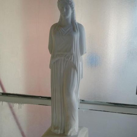Acropolis Within 10 Minutes Walk! Classical Apartment And A Hostess At Your Side! Atenas Exterior foto