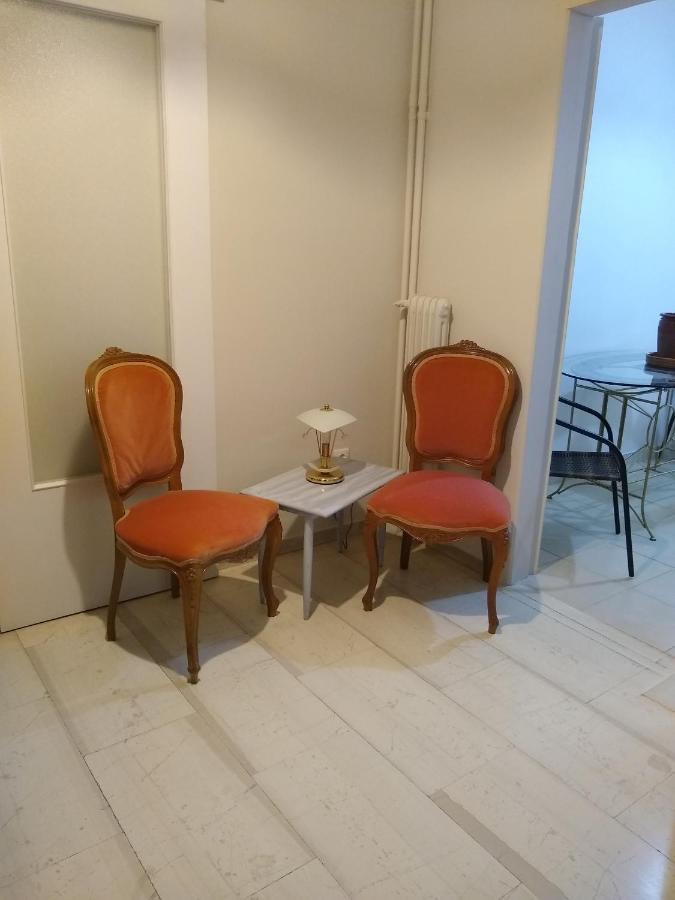 Acropolis Within 10 Minutes Walk! Classical Apartment And A Hostess At Your Side! Atenas Exterior foto