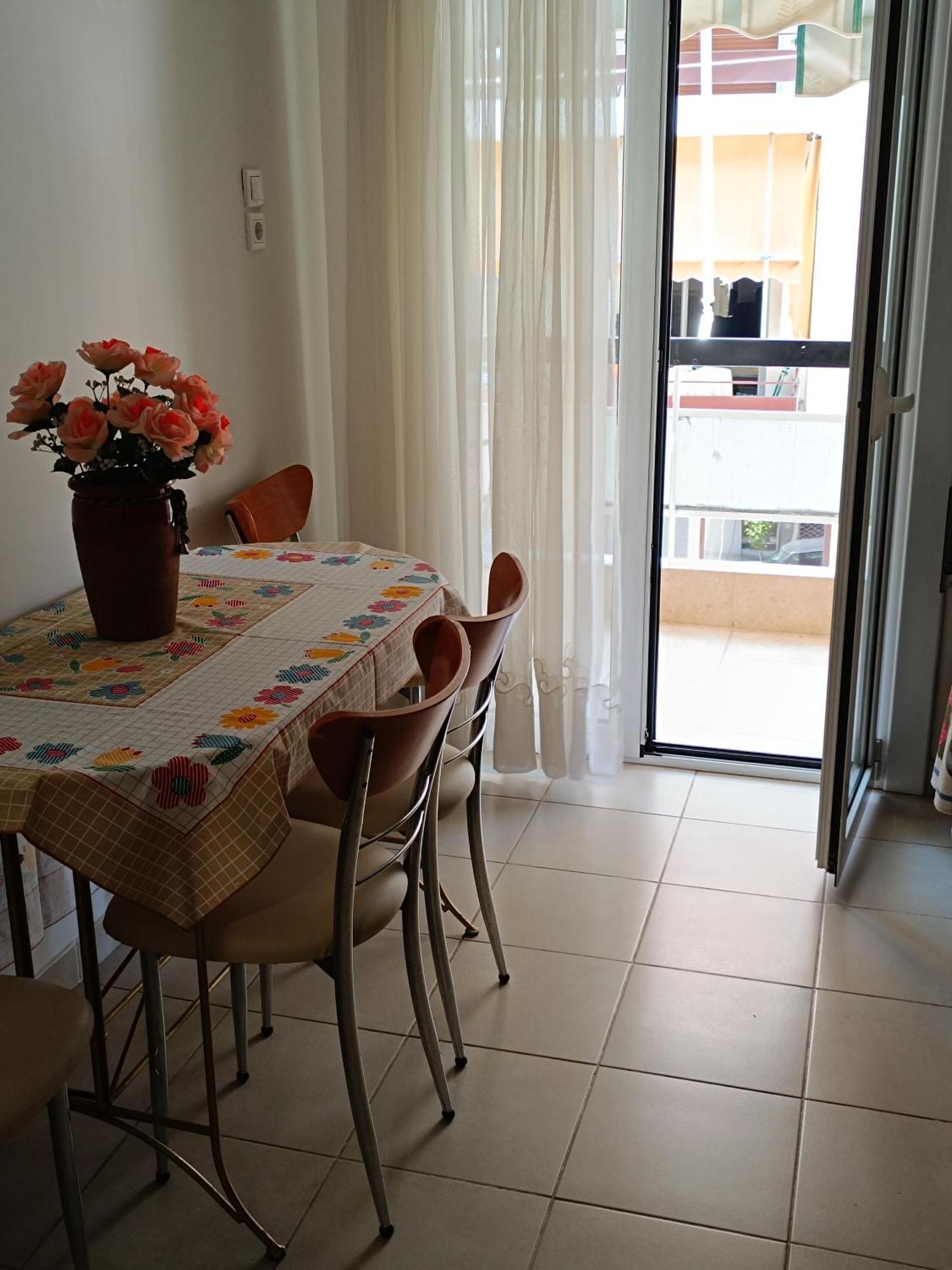 Acropolis Within 10 Minutes Walk! Classical Apartment And A Hostess At Your Side! Atenas Exterior foto